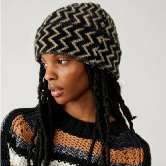NWT Free People Ziggy Fuzzy Beanie - Picture 2 of 5